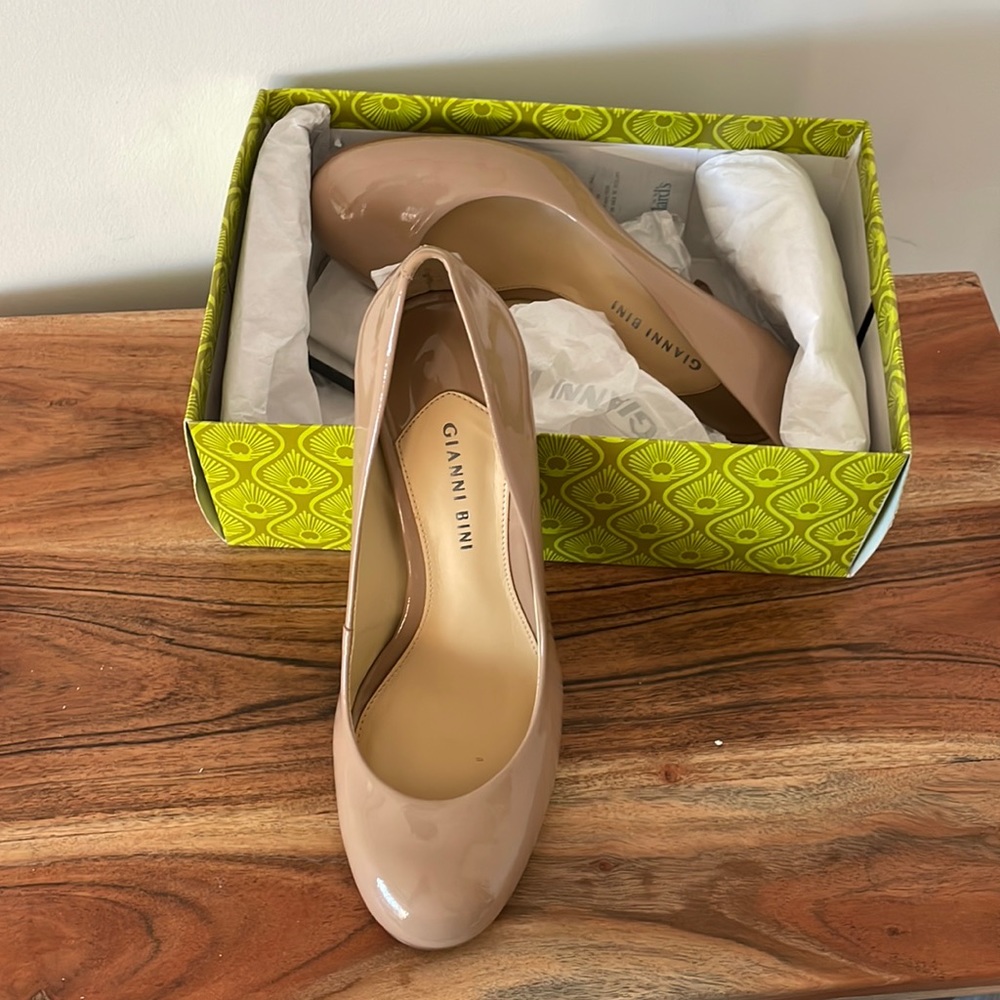 Nude color brand new heels